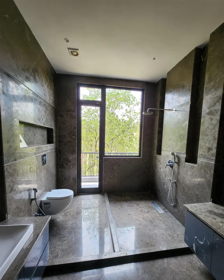 Interior View 05